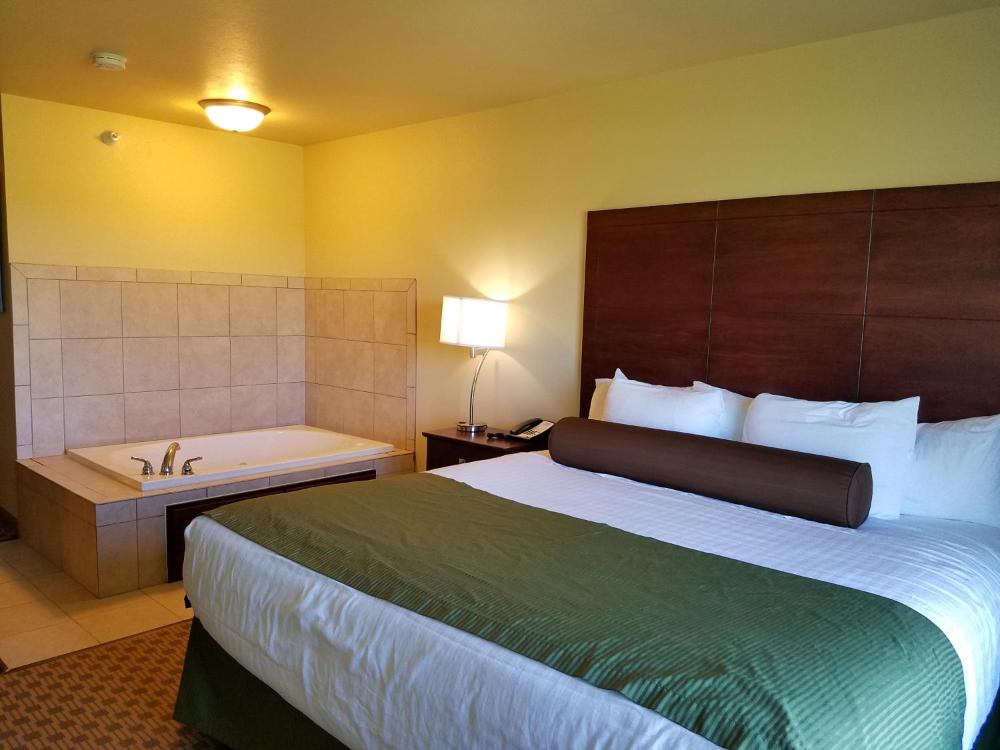 King Room with Spa Bath interior